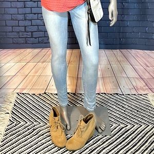 Levi's 535 leggings, light-washed denim skinny jeans Size 9